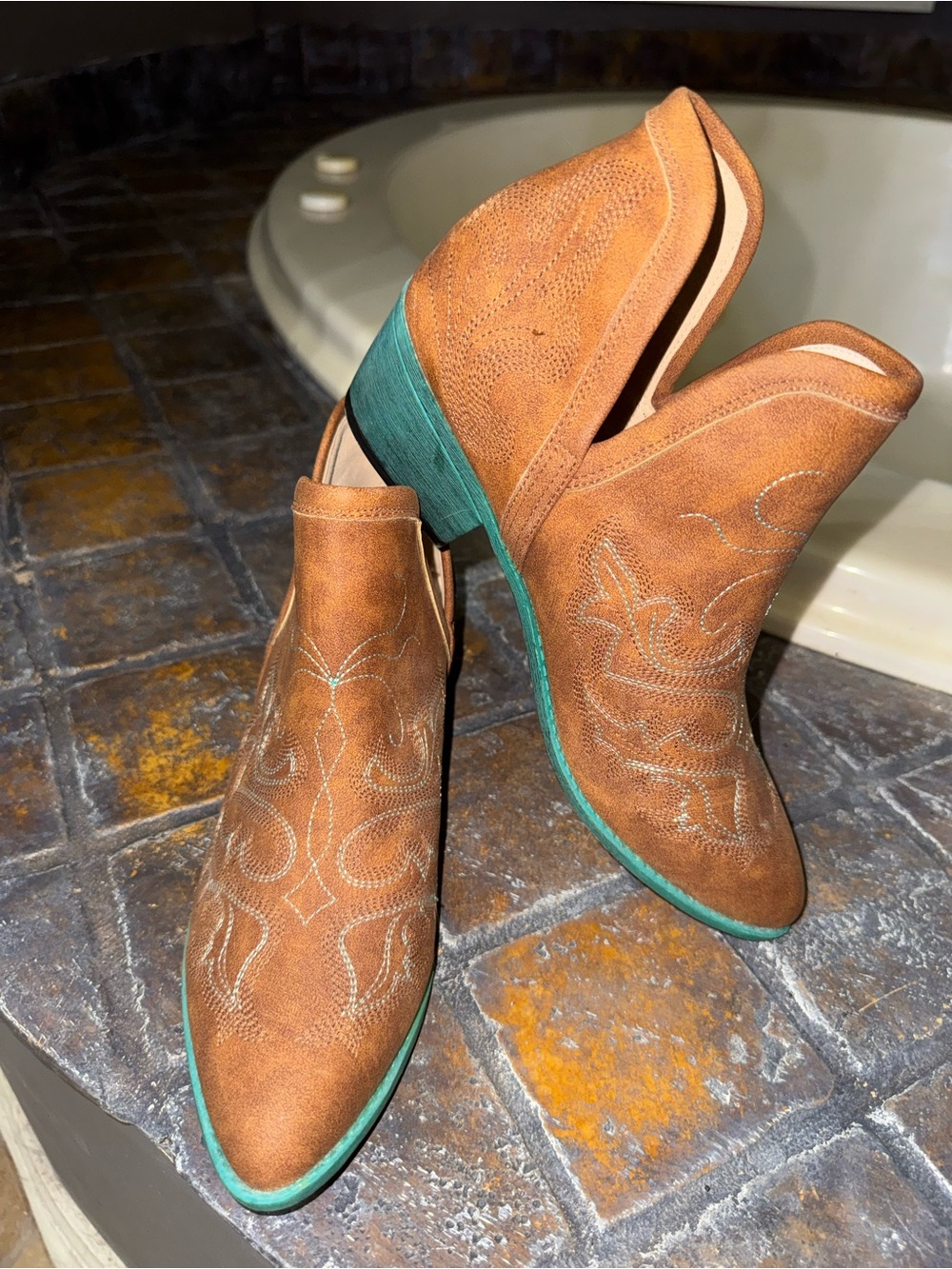 Women’s ankle boots tan turquoise western sz 9 cute